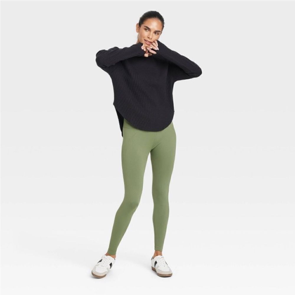 JoyLab relaxed fit waffle long sleeve shirt with curved hem and thumb holes- Med - Picture 4 of 4